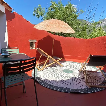 Guest house La Tour Des Baronnies A La Porte De L Eau *